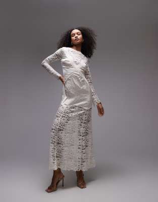 Topshop - Langärmliges Maxikleid aus geknittertem Satin und Spitze in Elfenbein in Vintage-Optik-Weiß