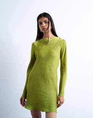 Topshop - Langärmliges Minikleid aus Satin in Grün mit Wasserfall-Rückenausschnitt