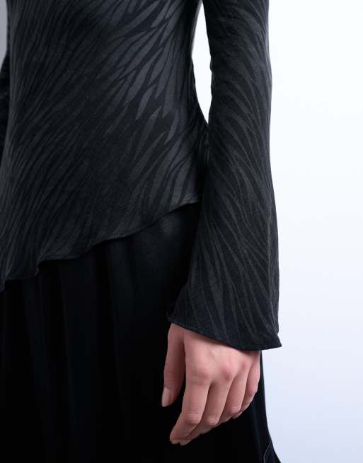 Topshop – Langärmliges Oberteil mit Jacquard-Zebramuster in Schwarz und U-Boot-Ausschnitt, 3 von 4