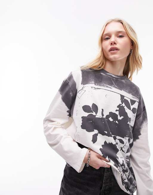 Topshop – Langärmliges Oversize-Skater-Shirt in Schwarz-Weiß mit Blumen-Spray-Grafikprint