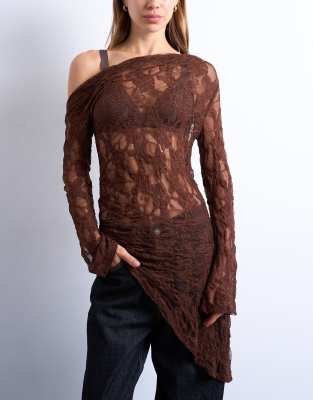 Topshop - Langärmliges, schulterfreies Spitzenoberteil in Schokobraun-Brown