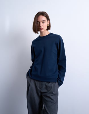 Topshop - Langärmliges Skater-T-Shirt aus hochwertigem, glattem Stoff in Marineblau