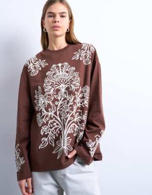 Topshop - Langärmliges Skater-T-Shirt in Braun mit Paisley-Print-Brown