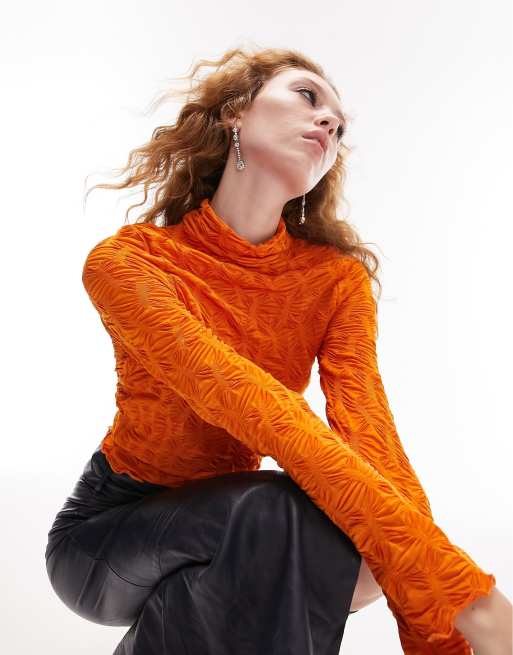 Topshop – Langärmliges, strukturiertes Oberteil in Orange mit hohem Ausschnitt