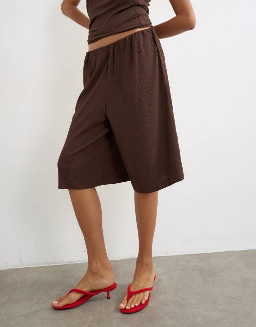 Topshop lange Boardshorts mit Crinkle-Struktur in Schokobraun, 4 von 5