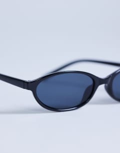 Model wearing Lanzarote oval sunglasses in black