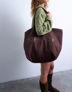 Model wearing Large canvas tote bag in brown