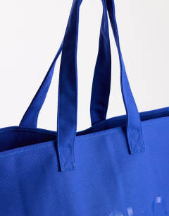 Model wearing Large canvas tote bag in cobalt