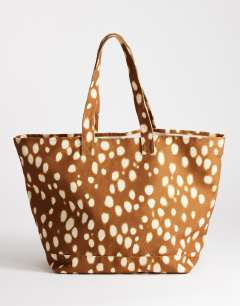 Model wearing Large canvas tote in deer print