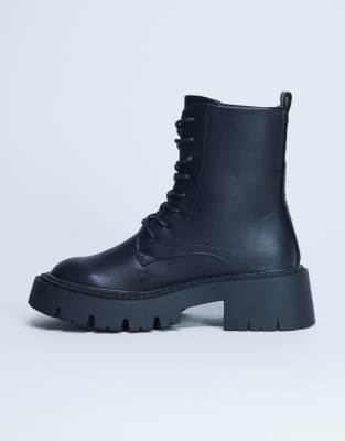 Topshop - Lawrence - Robuste Schnürstiefel in Schwarz