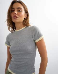 Model wearing Layered short sleeve fitted tee in grey & yellow