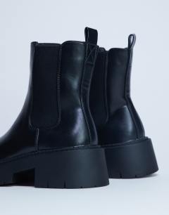 Model wearing Layla chunky chelsea boots in black
