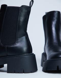 Model wearing Layla chunky chelsea boots in black