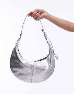 Topshop - Leah - Kleine, abgerundete Schultertasche aus Leder in Silber