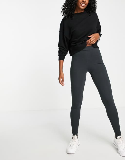 Topshop - Leggings med stigbøjler og grafik på benet i vasket sort