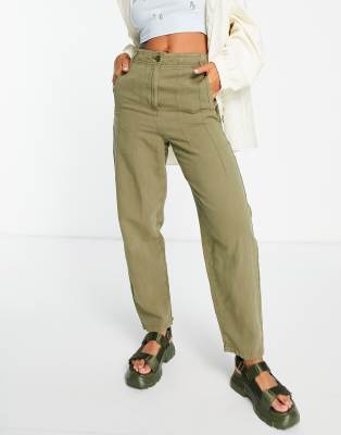 Topshop - Leichte Karottenhose in Khaki mit hohem Bund-Grün