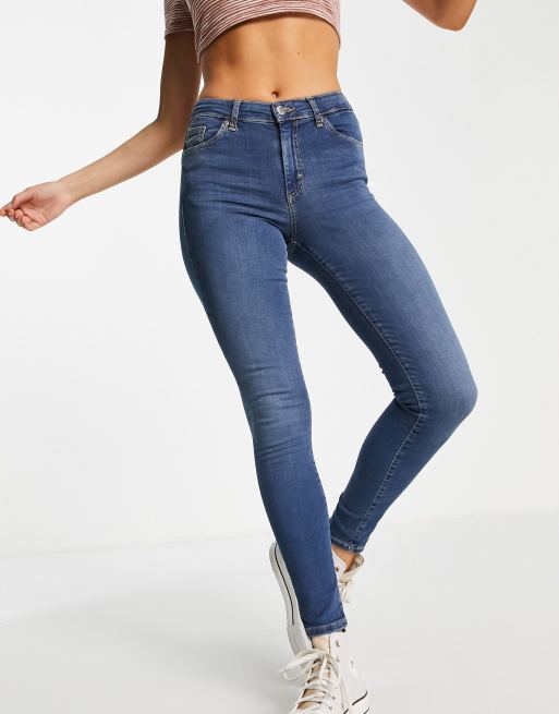 Topshop Leigh jeans in mid blue | ASOS