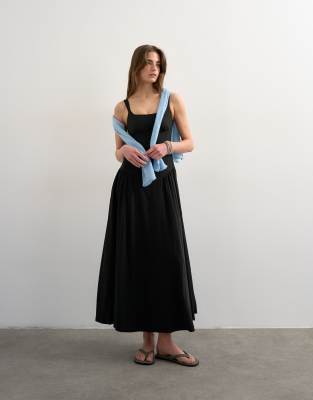 Topshop - Leinen-Maxikleid in Schwarz mit tiefer Taille