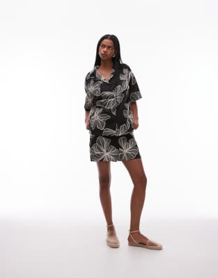 Topshop - Leinen-Shorts in Schwarz-Weiß mit floralen Ziernähten, Kombiteil-Bunt