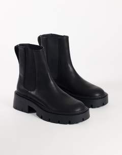 Model wearing Leon chunky chelsea ankle boot in black