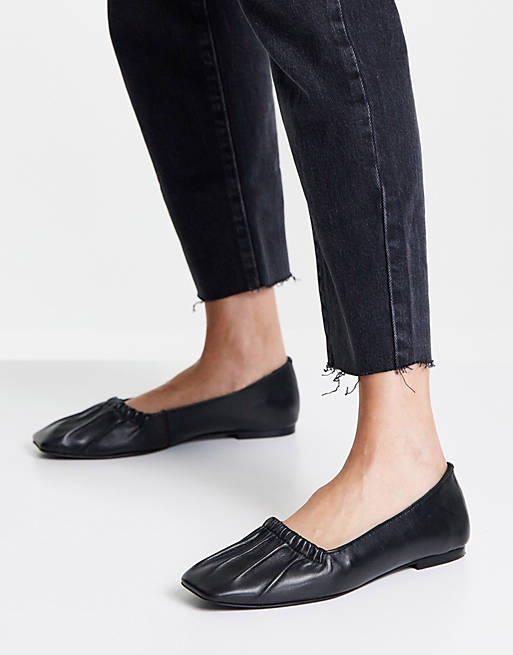 lose yourself Tragic Integration Topshop Libby ruched leather flat shoes in black | ASOS