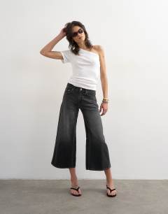 Light weight wide crop jean in washed black
