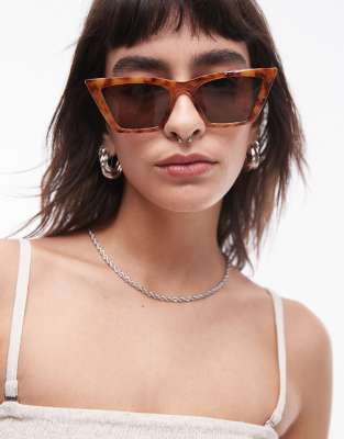 Topshop - Lilian - Übergroße Cat-Eye-Sonnenbrille in brauner Schildpatt-Optik-Bunt