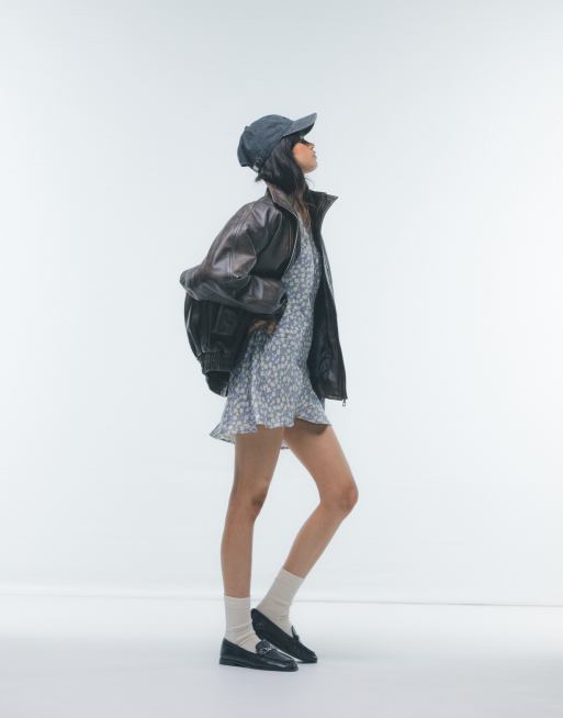 Topshop – Liliowa sukienka mini z rozszerzanymi rękawami w żakardowy kwiatowy wzór
