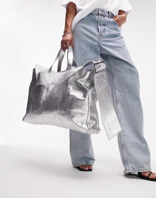 Topshop Limited Edition– Leigh – Oversize-Tragetasche aus hochwertigem Leder in Silber, 4 von 4