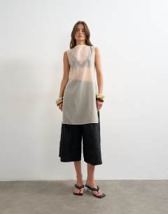 Model wearing Linen A line culotte  in black