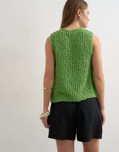 Model wearing Linen A line short in black