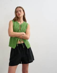 Model wearing Linen A line short in black