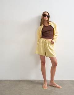Model wearing Linen A line short in yellow