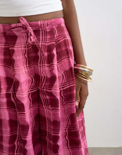 Model wearing Linen balloon trouser with tie waist in pink check