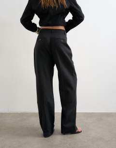 Model wearing Linen barrel leg trouser in black