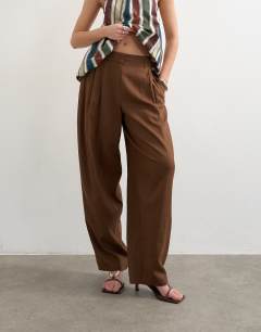 Model wearing Linen barrel leg trouser in brown