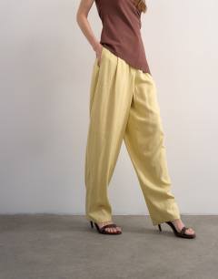 Model wearing Linen barrel leg trouser in buttermilk