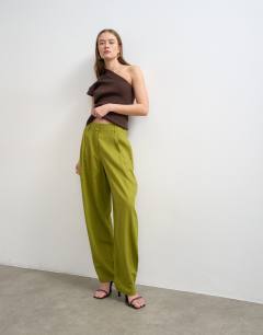 Linen barrel leg trouser in green