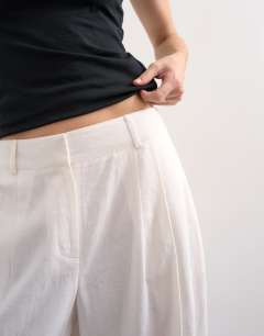 Model wearing Linen barrel leg trouser in white