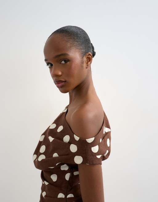 Topshop linen blend cinched waist asymmetric twisted shoulder top in chocolate polka dots, 3 of 4