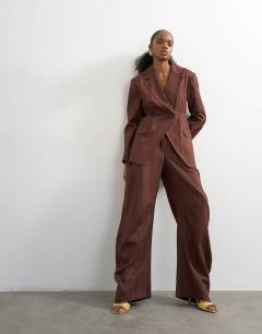 Model wearing Linen blend co ord occasion barrel leg trouser in chocolate