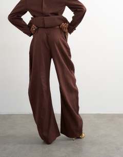 Model wearing Linen blend co ord occasion barrel leg trouser in chocolate