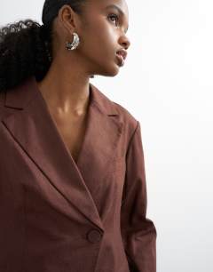 Model wearing Linen blend co ord occasion strong shoulder cinched waist blazer in chocolate