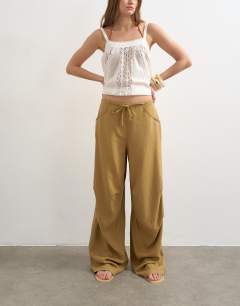 Model wearing Linen cargo trouser in tan