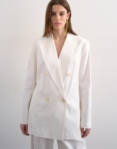 Model wearing Linen chuck on blazer in ecru