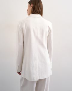 Model wearing Linen chuck on blazer in ecru