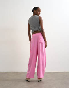 Model wearing Linen clean tie waist barrel trouser in pink