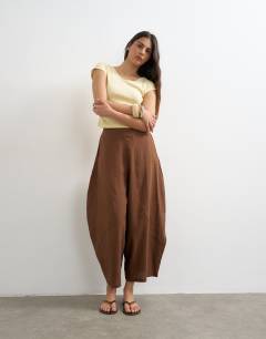 Linen  oversized ovoid mid length trouser in chocolate