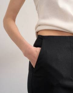 Model wearing Linen slim fit trouser in black