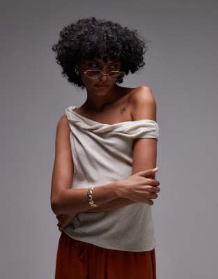 Topshop – Ljusbeige topp med bardotringning och snurrat axelband - view 1